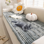 PlushGuard™ – Protector de Sofá Ultrasuave para Mascotas | Franela Premium, Antideslizante y Lavable